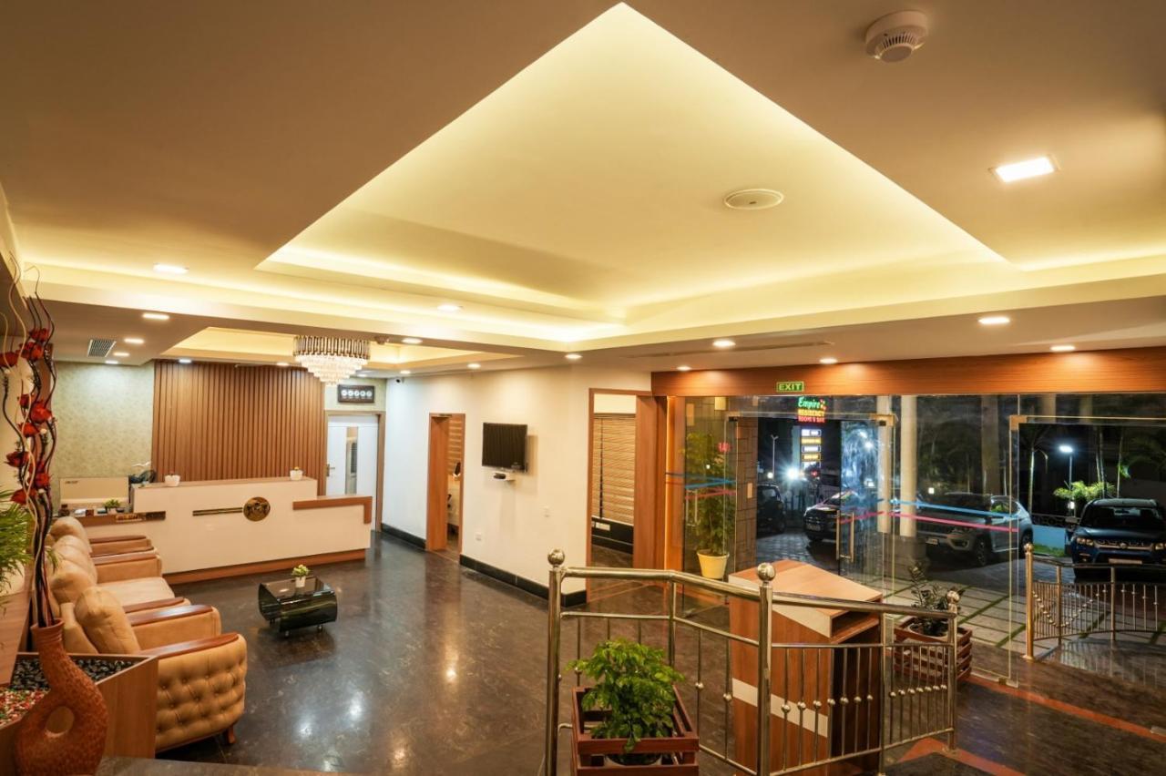 Отель Empire Residency Терувалла Экстерьер фото